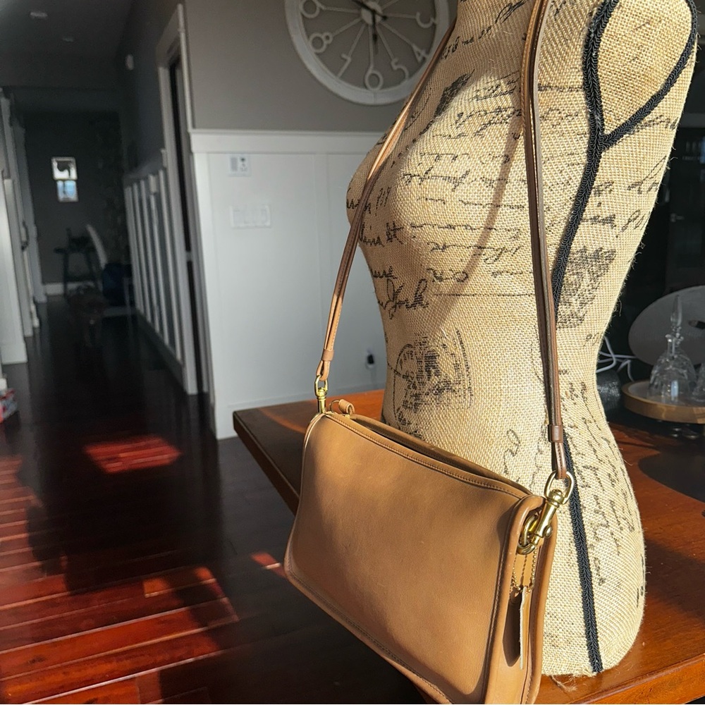 Women's Tan Leather Crossbody Bag